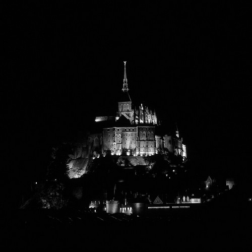 M0653bw Mont Saint Michel at night 03, 2008